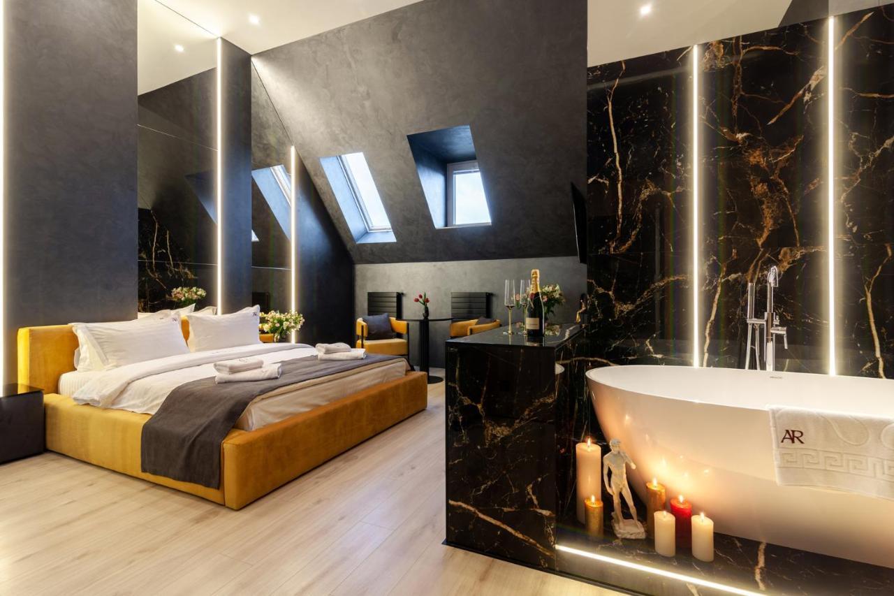 Aristo Jacuzzi Hotel Leopoli Esterno foto