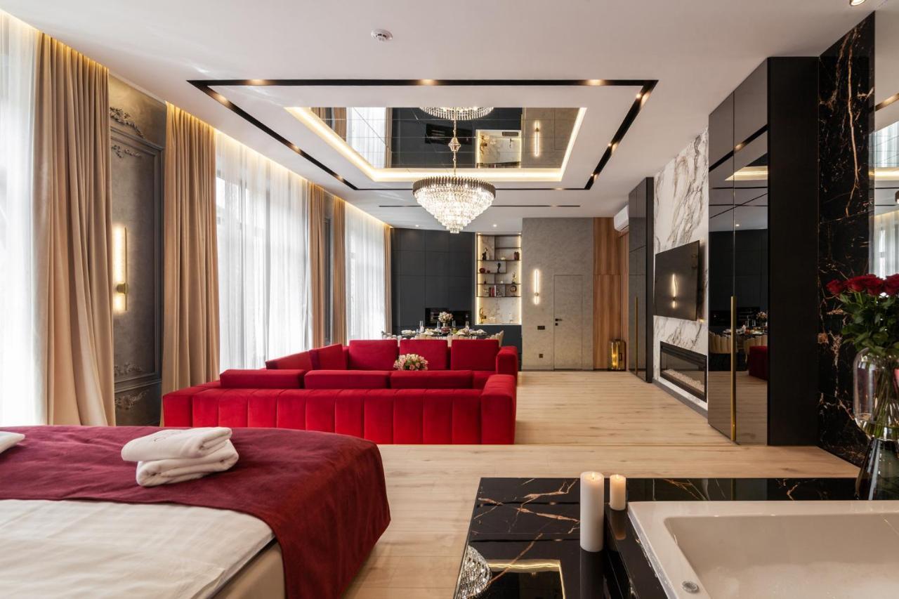 Aristo Jacuzzi Hotel Leopoli Esterno foto