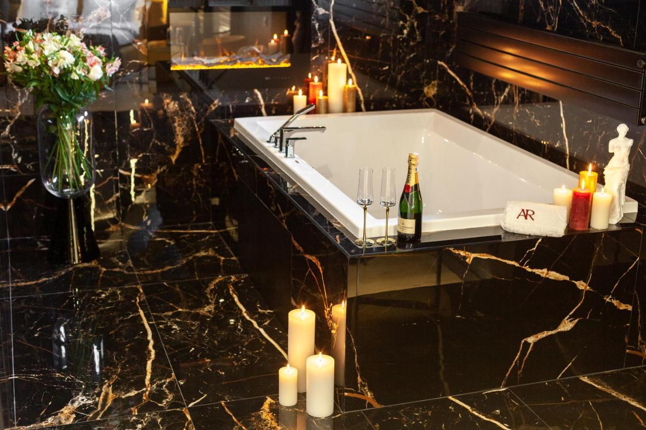 Aristo Jacuzzi Hotel Leopoli Esterno foto