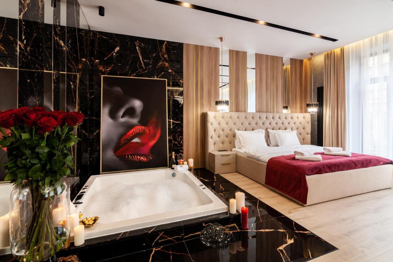 Aristo Jacuzzi Hotel Leopoli Esterno foto