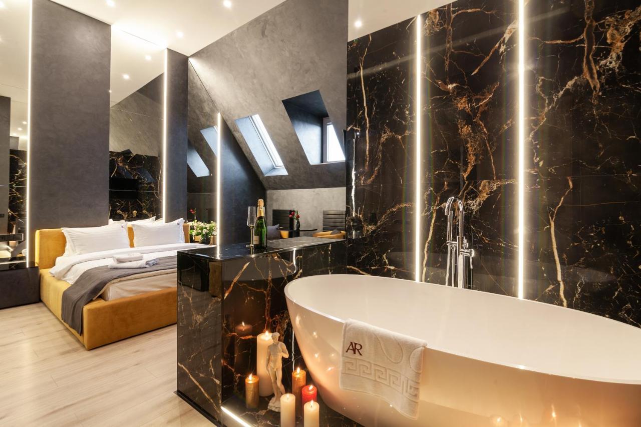 Aristo Jacuzzi Hotel Leopoli Esterno foto