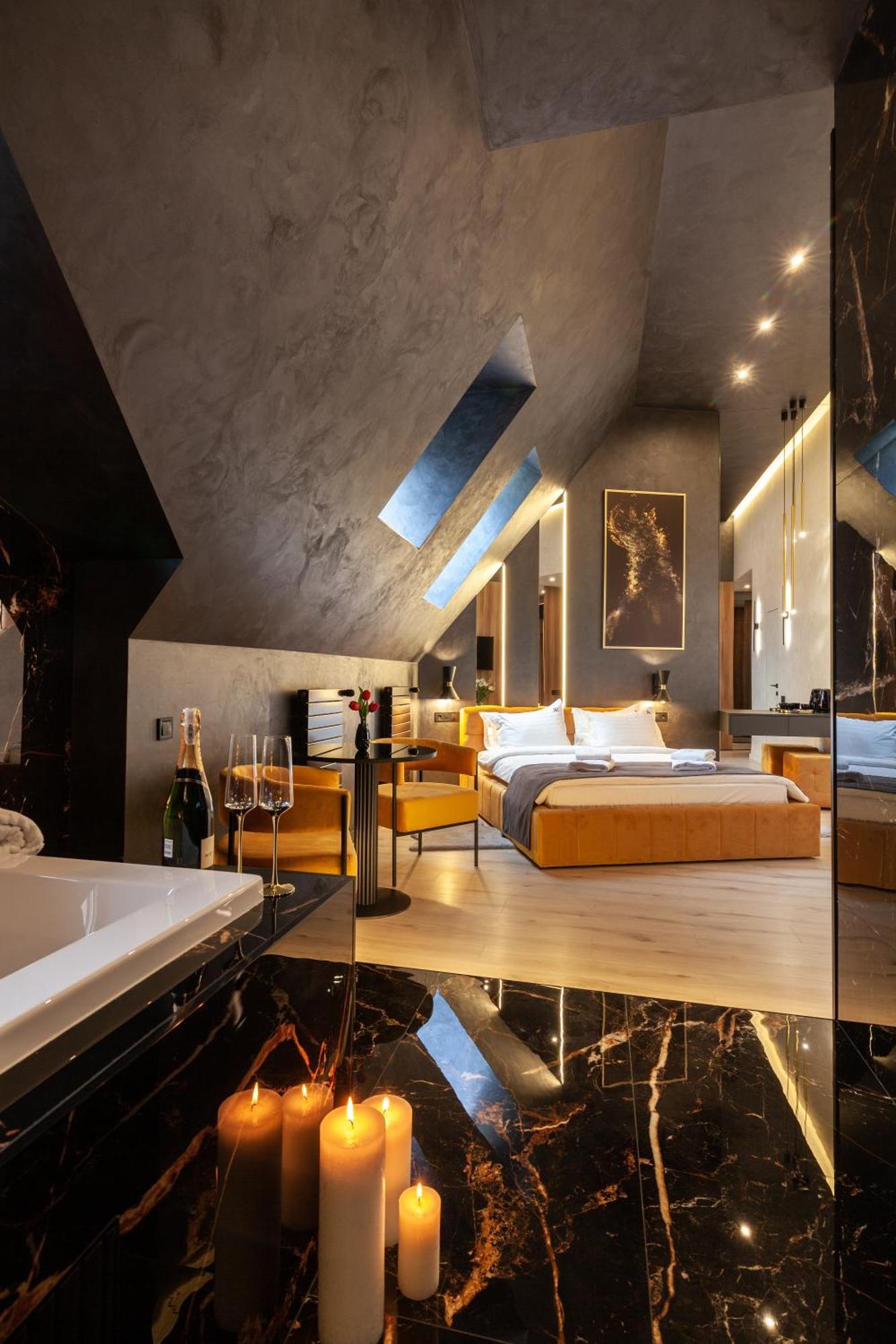 Aristo Jacuzzi Hotel Leopoli Esterno foto